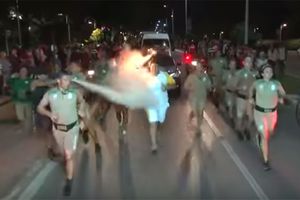 Brésil : la flamme olympique malmenée dès son arrivée
