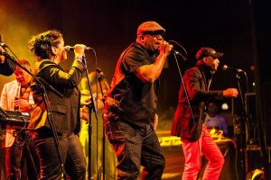 Juan Formell y Los Van Van: Aqui el que baila gana - El Concierto