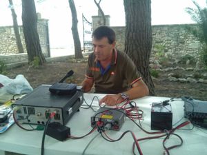 I Radioamatori Sardi nel Mondo si ritrovano a Coros per promuovere e festeggiare la Radio. Intervista ad Antonio Solinas storico radioamatore ittirese.