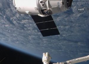dragon a pochi metri della ISS