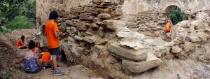Lérida. Una veintena de jóvenes recuperan un antiguo molino de harina en Alcarràs.