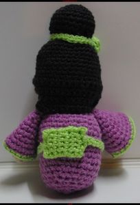 Poupée kokeshi au crochet