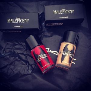 Vernis rouge et rose beige