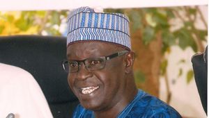 « Il est impératif de remodeler les élites africaines, pour qu’elles aient une autre lecture de leurs rapports avec les communautés. C’est fondamental pour le développement ! » dixit Ousmane Sène, directeur du Centre de recherche ouest-africain basé à Dakar