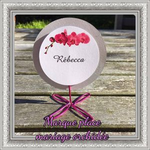 Marque place mariage orchidée blanc et fushia