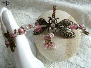 Envol Romantique - Grande libellule montée en bracelet en laiton vieilli et strass cristal