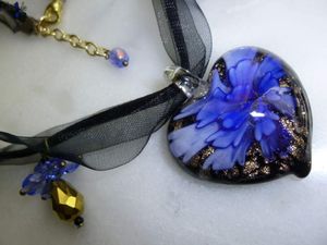 Bel Amour - Collier au grand Coeur de Murano bleu outremer et paillettes cuivrées