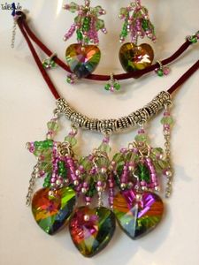 Chris TaLove - Parure collier et boucles d'oreille aux coeurs de cristal et rocaille style Boho Chic