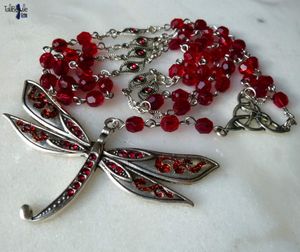 Rosarium Sympetrum Sanguineum - Chapelet rosaire druidique aux perles vintages rouge sombre et sa grande libellule