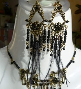 Black Bottom - Parure en jais de Paris vintage, strass cristal et plume filament d'autruche au style Charleston