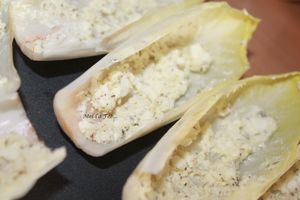 Barquettes d'endives feta / carotte / tomate