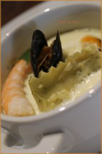 Ravioles saumon /oseille et leurs nage de fruits de mer...