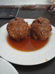 Albóndigas gigantes de Los Manueles.