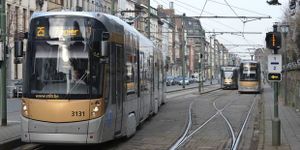 Bruxelles : il crache sur la conductrice du tram et lui reproche de ne pas être voilée