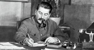 Les photos de la petite-fille de Staline font voir rouge aux communistes