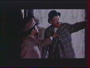 L'inspecteur Baxter, les Dupont et Dupond à lui tout seul.