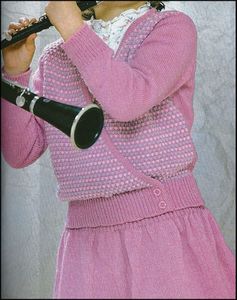Un ensemble gilet-jupe