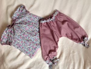 un pantalon d'été petite fille