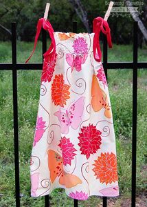 Une robe froncée d'été