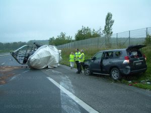 Un SEMI-RIGIDE ZAR s'échoue sur les voies de l'A40