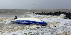 La Rochelle : un plaisancier à la dérive sur la coque retournée de son SEMI-RIGIDE