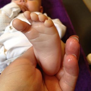 Masser bébé : détente et bien-être garantis!