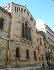 Le Grand Maître assiste à un office de requiem.