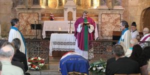 Garde d'honneur des membres de l'Ordre aux obsèques du 6ème Grand Maître.