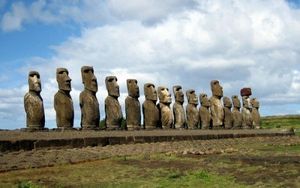 LE MYSTÈRE DE L'ÎLE DE PÂQUES