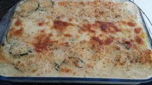 lasagnes cabillaud,lardons, courgettes ,sur un lit de poireaux,aux 3 fromages