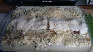 lasagnes cabillaud,lardons, courgettes ,sur un lit de poireaux,aux 3 fromages