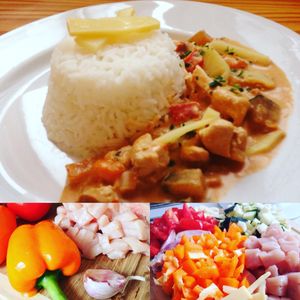Poulet sauce au curry rouge, lait de coco et legumes sautés