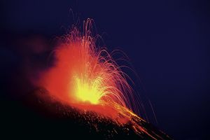 Vulcani, origine, storie e segreti delle montagne di fuoco