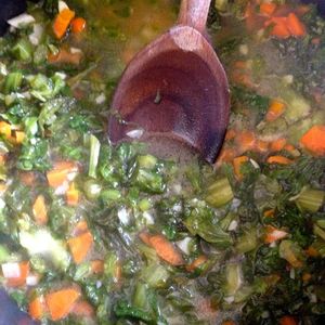 Qui bouillonne de connaître ma recette de bouillon de légumes vegan ?