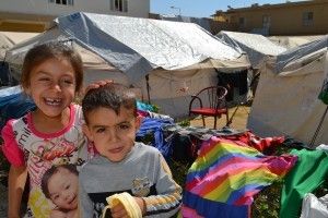 Aidez-nous à rendre le sourire aux enfants réfugiés d’Irak! Samedi 13 decembre Marché de Noël à Contes .
