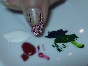 Nail art "petites roses au pinceau".