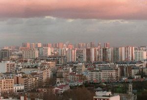 DIEU HABITE DANS LA VILLE : UNE PASTORALE MIEUX ADAPTEE A LA MUTIPOLARITE DE LA VIE URBAINE
