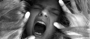 Descubre como entender y superar las emociones destructivas