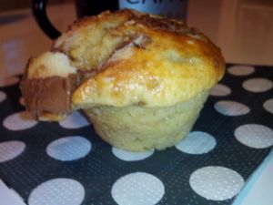 Muffins banane et barres chocolatées caramel/amandes