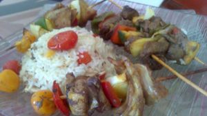 Duo de brochettes bœuf agneau mariné (à la mode indienne de Madagascar)