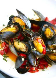 Moules sautées à la citronnelle, au gingembre et au piment