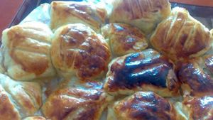 Feuilleté fourré de viande, gingembre et piments