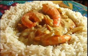 Crevettes au curry et lait de coco accompagné de son riz blanc