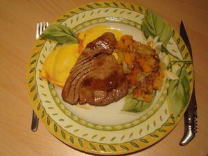 Steak de thon grillé au gingembre et sauce de mangue