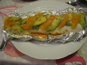 Papillote de poisson, avocat, pamplemousse et gingembre