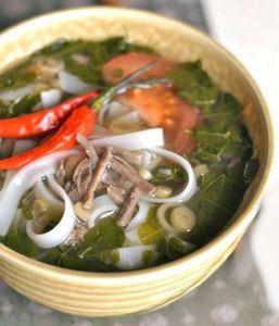 Soupe acidulée et pimentée aux brèdes mourongue