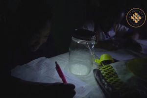 Un cartable solaire pour faire ses devoirs le soir