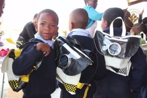 Un cartable solaire pour faire ses devoirs le soir