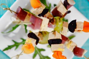 Brochette apéro au foie gras, fintsa et magret fumé