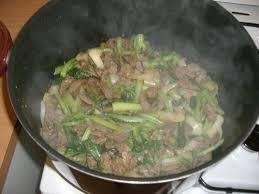 Sauté de bœuf aux brèdes